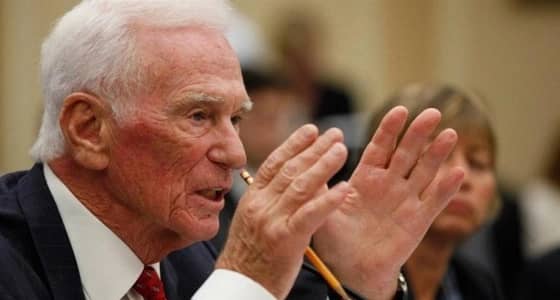 ناسا تنعي أخر إنسان مشى على سطح القمر