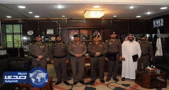 مدير شرطة الجوف يكرم عددًا من الضباط والأفراد