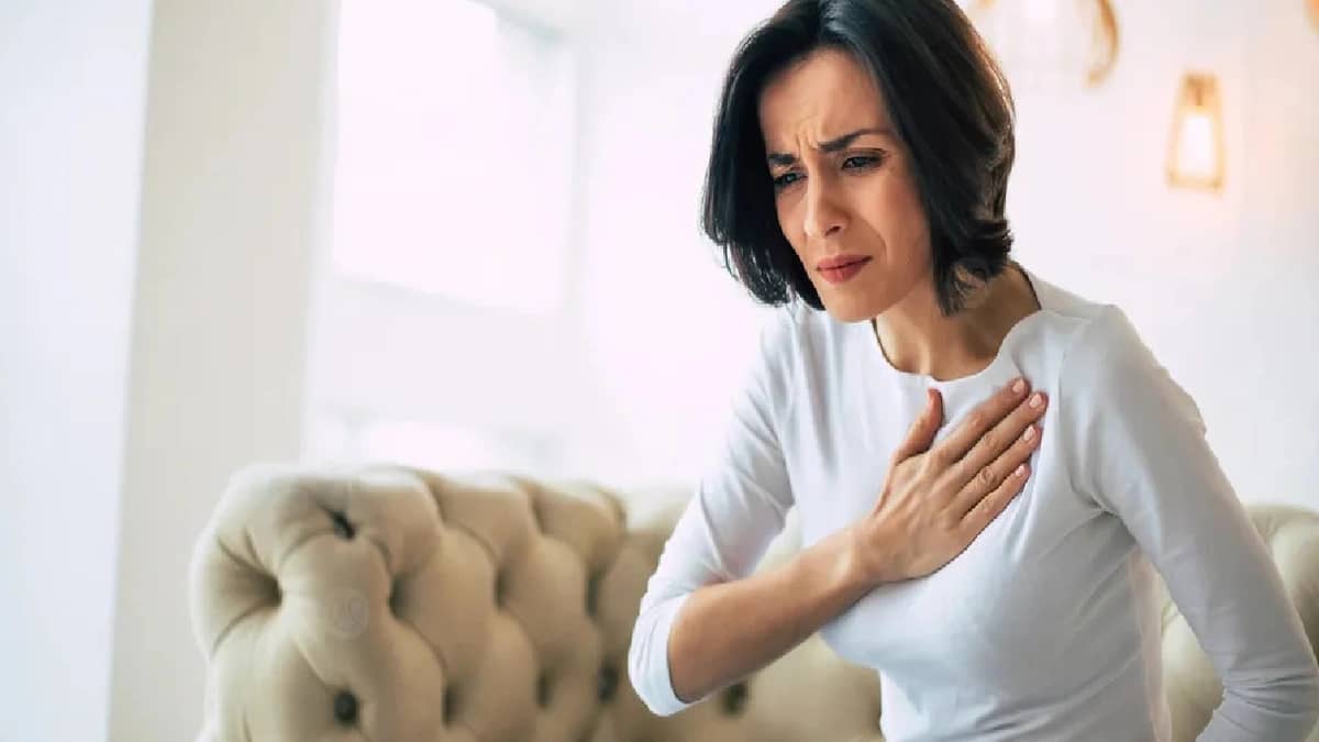 أعراض شائعة لإصابة السيدات بأمراض القلب .. فيديو