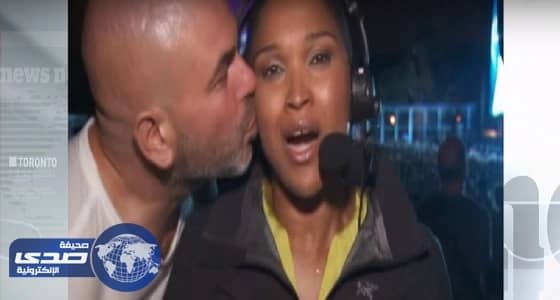 بالفيديو.. صحافية تبحث عن رجل قبلها على الهواء