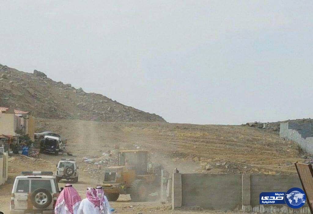 بالصور.. بلدية العمرة تزيل 90 حوشًا مخالفًا بمنطقة أم طبيق بمكة