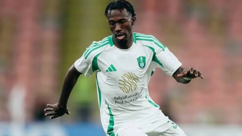 الأهلي يفقد خدمات نجميه أمام القادسية