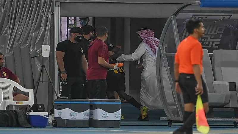 بالفيديو .. فهد المولد يغضب وينفعل بشدة بعد قرار تبديله