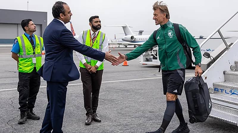 بعثة الأخضر تصل إلى أمريكا للمشاركة في بطولة الكأس الذهبية .. فيديو