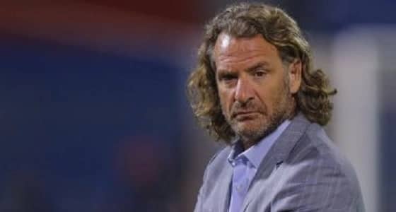 " الروقي " يغرد : " كارينيو " ضحية الهلال ولا يستحق الإقالة