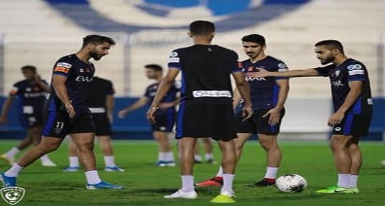 بالصور.. الهلال ينهي تحضيراته للقاء «الفتح»