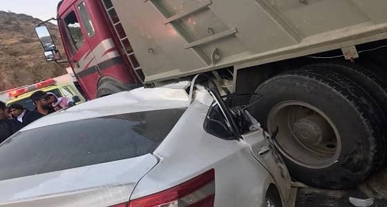 إصابات في حادث اصطدام مروع بين مركبة وشاحنة بمكة