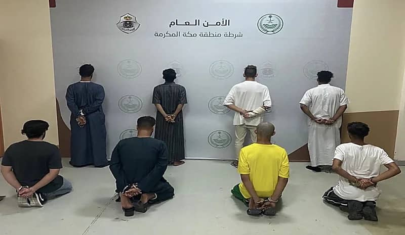 القبض على (8) أشخاص لسرقتهم مركبات واستخدامها في سرقة كيابل كهربائية بجدة