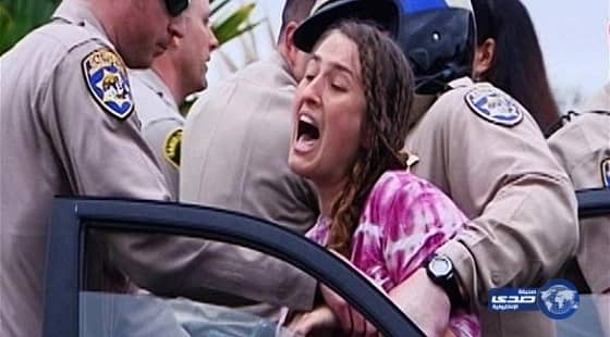 كاتب ينتقد "الصحوة" مستشهداً بصورة لحجاج يدخنون الشيشة في المشاعر