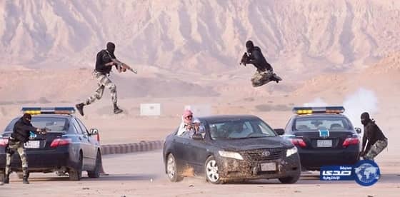 بالصور.. القبض على سائق شاحنة «عكس» اتجاه السير بالرياض