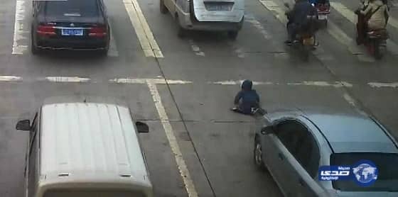 بالصور.. جموع غفيرة تشيع جثمان رجل الأعمال أحمد العمودي