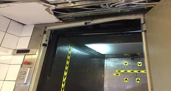 احتجاز عامل في مصعد مجمع تجاري بالطائف