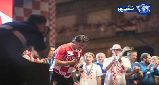 بالصور.. حشود الجماهير تستقبل زلاتكو النجم المتواضع