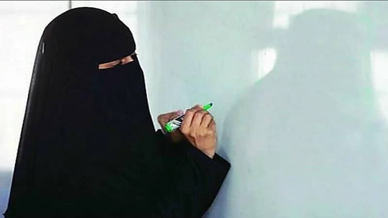 معلمة رياضيات تهدي بعلها مهر الزوجة الثانية