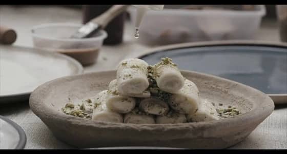 الحياة بعد داعش في شمال حلب.. مذاق خاص برائحة " حلاوة الجبن " (فيديو)