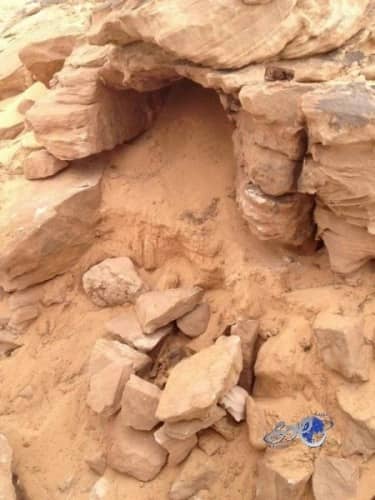  شابان بتيماء يعثران على جثة مجهولة بجانب الطريق العام