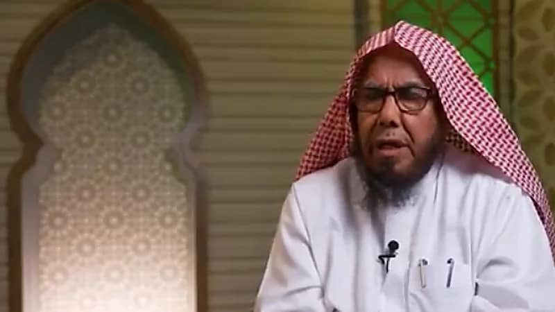 "المطلق": من أغرب الفتاوى التي مرت عليّ امرأة ترى أن القطرة في العين تُفطّر (فيديو)