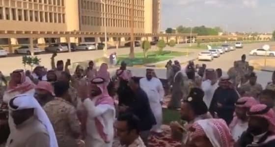 شاهد.. احتفال هيستيري لمنسوبي « الحرس الوطني » بهدف الهلال