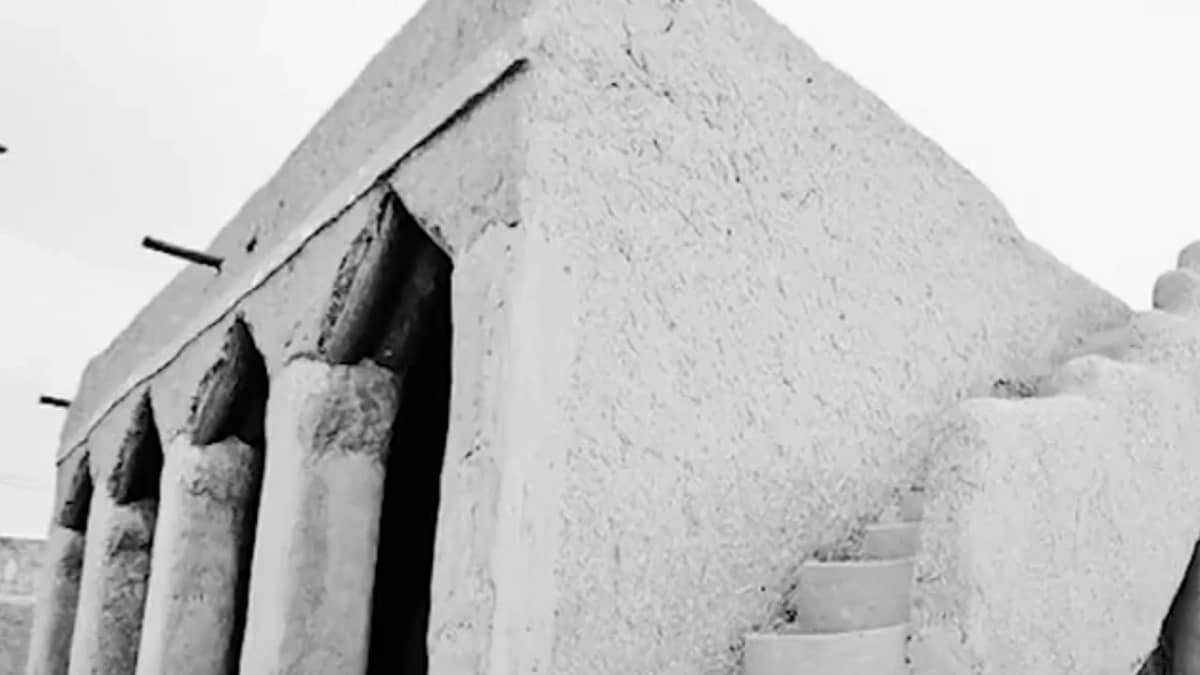 شاهد.. مراحل بناء «مساجد النخيل» قديمًا في الرياض