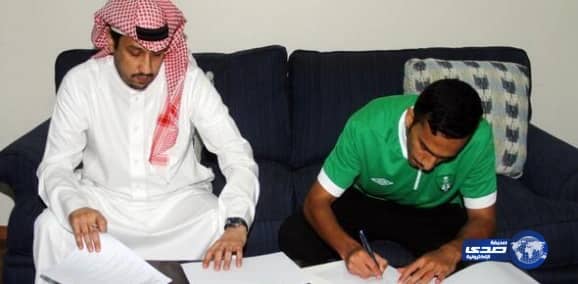  العمري يوقع للاهلي واللاعب شكر جماهير الأهلي على استقباله