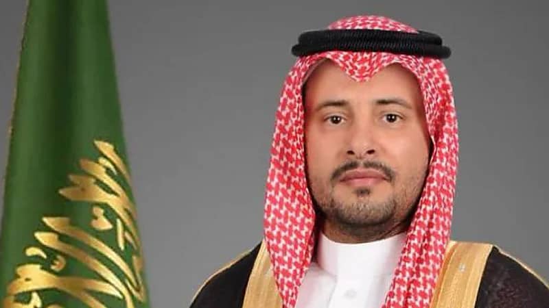 الأستاذ مشاري مطلق الهذيلي يحصل على درجة الماجستير التنفيذي