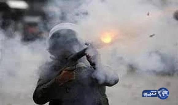 الأمن العراقي يواجه المتظاهرين بالغازات المسيلة للدموع