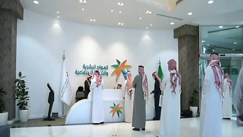 بالفيديو.. "الموارد البشرية" توضح حالات إنهاء عقد العمل