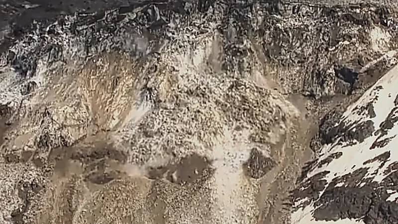 انهيار جليدي كارثي يضرب قرية سويسرية والجيش يتدخل .. فيديو