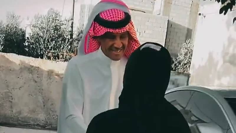 خالد عبدالرحمن يفاجئ مسنّة أردنية بزيارة إنسانية إلى منزلها .. فيديو