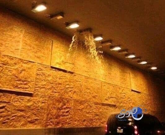 بالصور..أعمال العزل المائي والتصريف في طريق الملك عبدالله لم تنته بعد