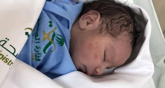 بالصور.. مستشفيات مشعر عرفات تستقبل مولود ليبي وأخر غيني