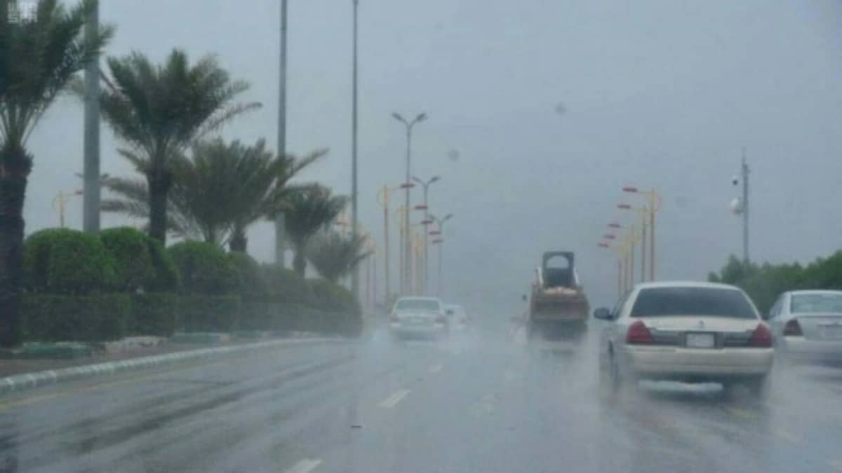 سحب رعدية ورياح تؤدي إلى تدنٍّ في مدى الرؤية على الحدود الشمالية 
