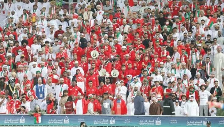 جماهير عمان تتحدى الأخضر بهتافات حماسية قبل مواجهة خليجي 26 .. فيديو