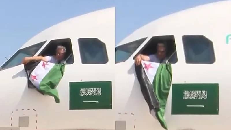 قائد طائرة "فلاي ناس" السعودية يرفع علم سوريا لحظة وصوله إلى دمشق.. فيديو