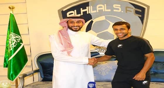 بالصور.. الهلال يجدد عقد قائده " الشلهوب "