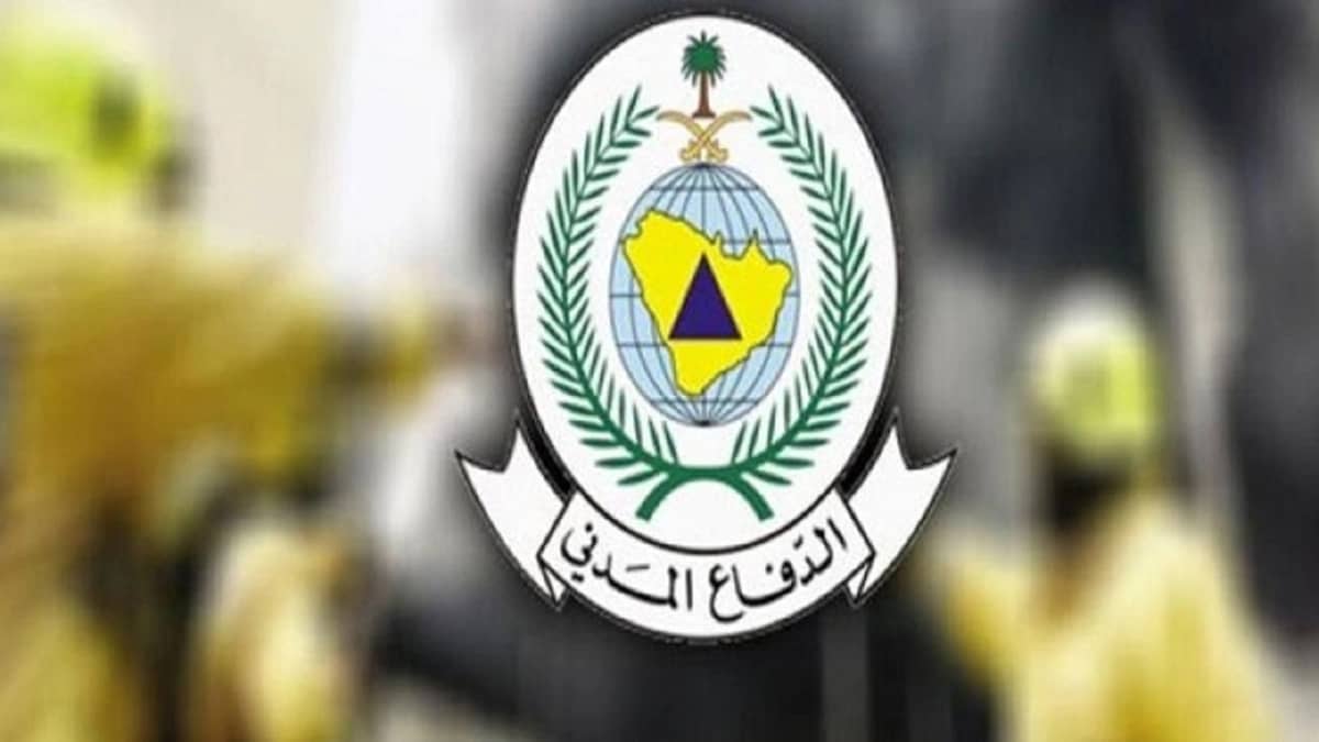 اندلاع حريق في مركبة أثناء توقفها أمام محل تجاري بمكة