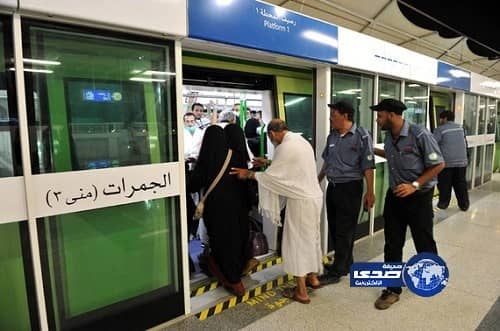 بالفيديو .. مدرس فلسفة يُعلم طلابه على الأنغام الموسيقية وعروض الأكروبات