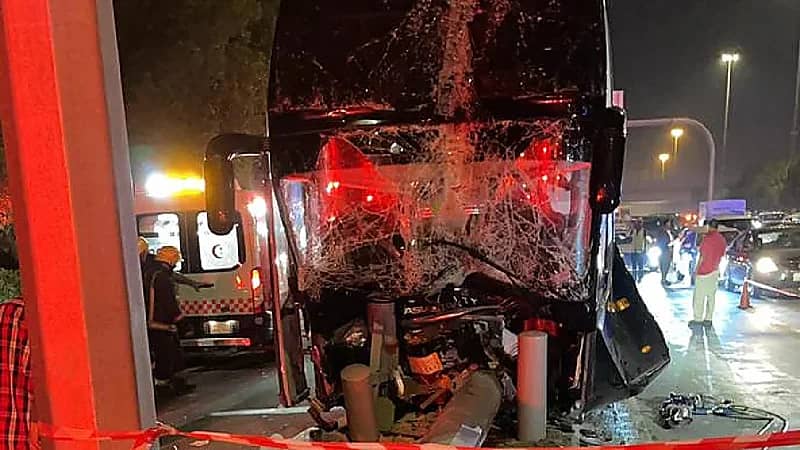 وفاة وإصابة 11 شخصاً في حادث تصادم حافلة بمكة