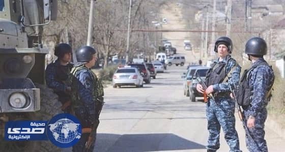 اعتقال قطريين في مطار كازاخستان قبل تهريبهما 29 صقرا