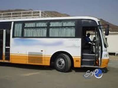 مواطنة تنكرت في زي رجالي لتقود حافلة الطالبات بعسير