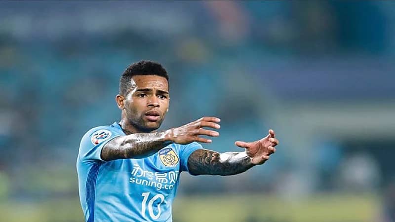 توقف مفاوضات الهلال مع النجم البرازيلي تيكسيرا