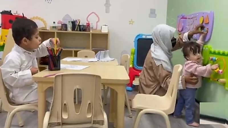 بالفيديو.. حضانة مجانية للأطفال بالحرم المكي