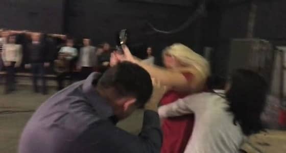 بالصور.. سيدة تعتدي على زوجها بوحشية قبل ظهورهما ببرنامج تليفزيوني