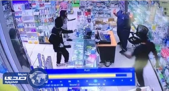 بالفيديو .. سطو مسلح على صيدلية بالخرج