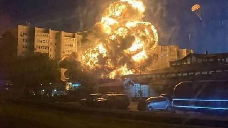 اشتعال النيران في خزان يحتوي على منتجات نفطية في إقليم كراسنودار