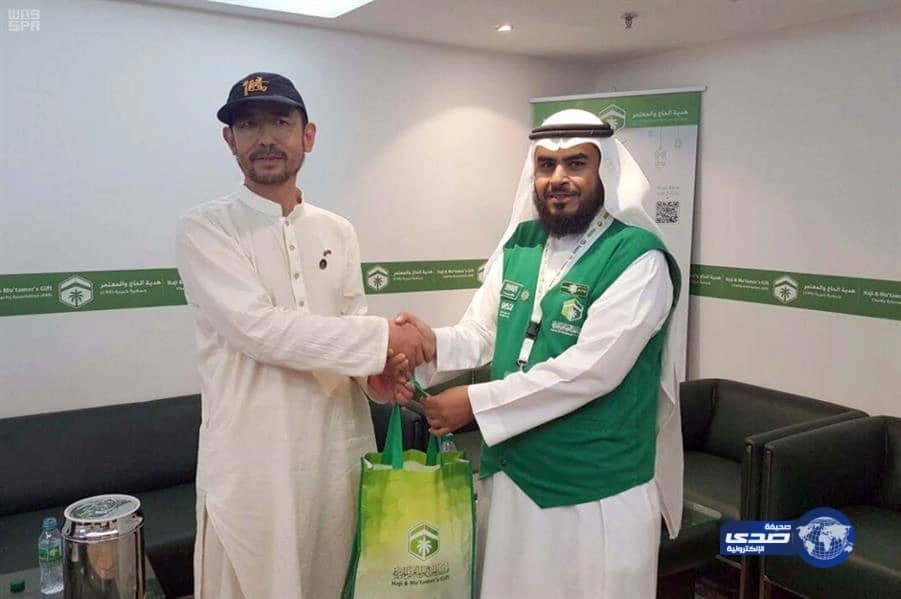 بالصور..احتفاء "هدية الحاج والمعتمر" بالصيني "باماتشن" لقدومه للحج على دراجته الهوائية