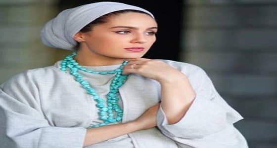 بالصورة..الفاشينيستا آسيا تثير الجدل بـ «التاتو» بعد خلعها الحجاب