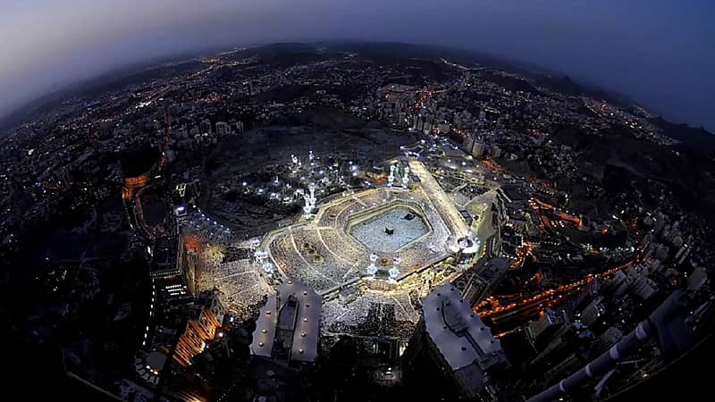 فيديو..الطيار الغامدي يكشف سبب تحريم الطيران في سماء مكة المكرمة