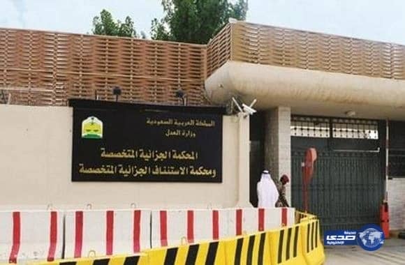 بالصور.. الهلال الأحمر: إنقاذ شخصين احتجزا في أحد منحدرات عقبة الباحة