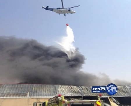 بالفيديو.. الدفاع المدني يحاول السيطرة على حريق شب في أحد المصانع بشرق الرياض